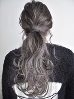 ルーヴェ(LOWE)&nbsp;外国人風ハイライト×お洒落結びの簡単ヘアアレンジ！