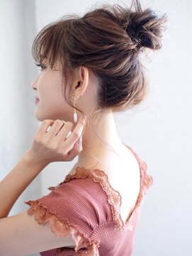 アルバム 銀座(ALBUM GINZA) お団子アレンジ_フォギーベージュ耳かけウェーブパーマ_ba291481