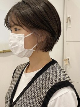 エイチ 梅田(H) イヤリングカラーくびれショートインナーカラーホワイトベージュ