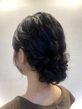 ルーウィン(LE WIN) ふわふわシニヨンスタイル