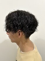 ヒュイル バイ ニアウ(Hwyl by Niau)&nbsp;ツイストスパイラルパーマメンズカットパーマセンターパート