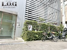 メンズヘアーログ 錦糸町(Men's hair L.O.G)の雰囲気（【外観】バイク・自転車でお越しの方は、入口右手に駐輪ください）