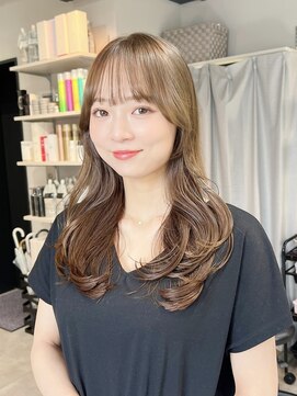 ディーエックス スリー(Dxxxx III) ブリーチなしミルクティーベージュ レイヤーカット くびれヘア