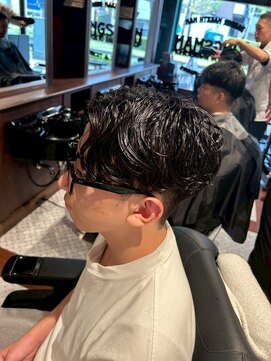 キングスマントーキョー 立川北口店(KINGSMAN TOKYO) アップバング / ツーブロック / スキンフェード 【立川】