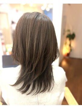 ムーア(MUA) 【大人ウルフ】×セミロング