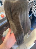 透明感グレージュ×艶ストレート