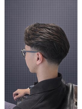 ワンワンオー バーバーショップ 長浜店(@110 BARBER SHOP) ニュアンスショート×テーパーフェードで創る、大人の余裕