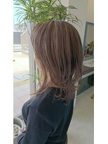 エミュ(emu.) 白髪ぼかし×くびれレイヤー