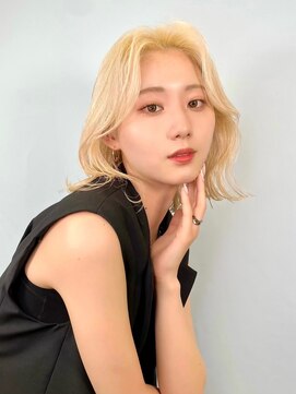 ピークアブー ワン(PEEK-A-BOO ONE) 韓国風ブロンドヘア