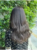 オリーブベージュ