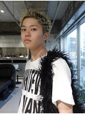 金髪スパイキーショート