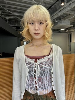 ニーィ バイ カータ(Niii by CARTA)の写真/【Niii by CARTA/西梅田】シンプルの中にも個性のあるカラーを◇高いブリーチ技術でダメージレスにデザイン