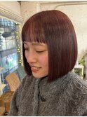 /切りっぱなしボブ×オン眉×赤髪