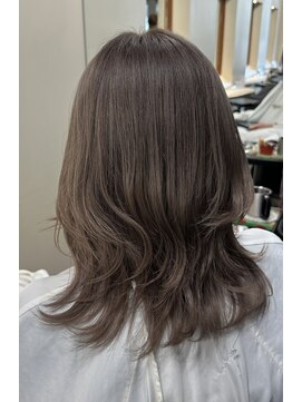 アルグラーテ (Arglarte) レイヤーカット/ブリーチカラー/グレージュカラー