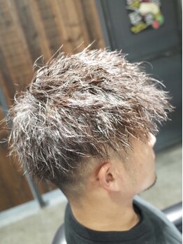 ライフヘアー(LiFe HAIR)の写真/メンズ専門！バーバーでツイストスパイラルパーマを体験♪お手頃価格で理想のスタイルへ！◎