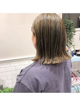 フェンヘアーアイス 中目黒(Fen.hair ici) 切りっぱなしボブ ブリーチ オリーブベージュ