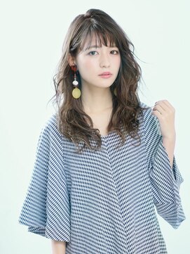 ジジ(GIGI) 波打つようなウエーブロング