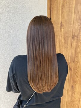 プリュム(Plume) 透明感アッシュグレー艶感大人可愛いナチュラルブラウン髪質改善