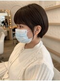 顔周りのおくれ毛がかわいい☆まとまる丸みショートボブ