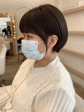 エレノア 渋谷公園通り店(Eleanor) 顔周りのおくれ毛がかわいい☆まとまる丸みショートボブ
