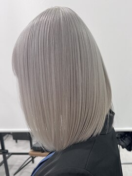 ロウル 渋谷(LOWRL) ハイトーンシルバー/ブリーチ