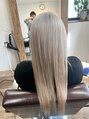 ジジ アドラーブル ヘア サロン(JiJi ADRABLE HAIR SALON) ホワイトカラー。ブリーチコントロールはお任せ。