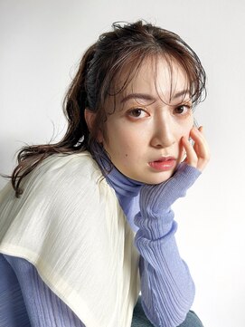 アム(amu) カジュアルポニーテールアレンジ