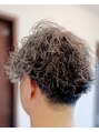 アグ ヘアー フライ 藤枝店(Agu hair fly)&nbsp;グレイヘアでウェーブヘアはイケオジ感を演出できます。