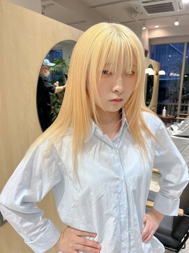 スタン 渋谷(Stam) ナチュラルブロンド顔周りレイヤー冬カラー透明感ブリーチ渋谷駅
