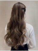 柔らかい艶髪ハーフツインヘアアレンジ