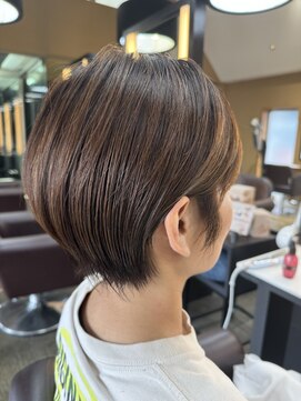 エミュ(emu.) 【ナチュラル白髪ぼかし】＋【絶壁解消ショート】