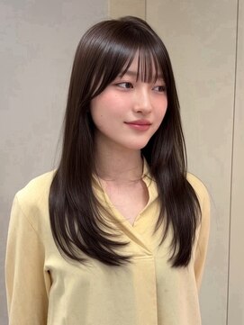 ロイオブジゼル(roi of GiseL) レイヤー 顔周りカット 前髪 赤み消しベージュ 透明感カラー