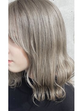 カリーナコークス 原宿 渋谷(Carina COKETH) ダブルカラーボブ(ケアブリーチ.インナーカラー.レイヤーカット)