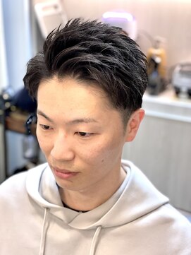 ミリオンバックス 上野(Million Bucks) かきあげ７：３<理容室>[メンズ/シェービング/バーバー/上野]