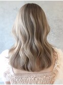 ホワイトミルクティーベージュ_アースカラーくびれヘア_ba369892