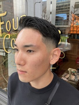 フォーコーナーズ(Four Corners) スキンフェード/七三分け/刈り上げ/ツーブロ