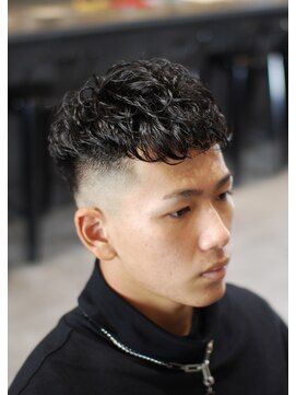 ハングアウト(Hangout) バーバースタイル/フェードカット/スペインカール/スパイラル