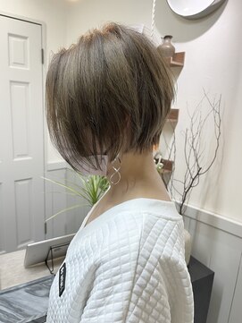 サンノット(SUN KNOT) 前下がりショートボブ