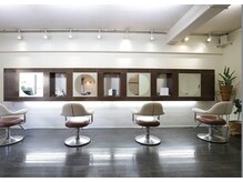 エルザ ヘアーアンドメイク(Elsa hair&make)の雰囲気（cafeミュージックが流れる空間で癒しの時間をお過ごしください♪）