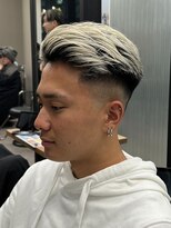 アップバングツーブロックダブルカラーブリーチメッシュ