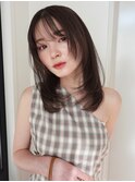 小顔になれるレイヤーカットと透明感たっぷりベージュカラー