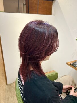 ミオ(mio) ボルドーカラーのミディアムレイヤースタイル