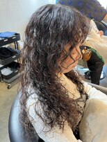 ビハインドザカーテン(BEHIND THE CURTAIN) くせ毛風ロングレイヤー×ウルフパーマ