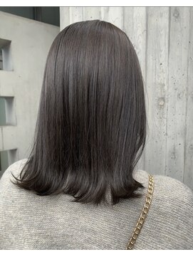 リバレッジ 白金(Leverage) 赤みのないアッシュグレージュ