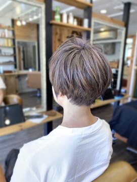 トルチェ(toRtue) ショート　グレージュ