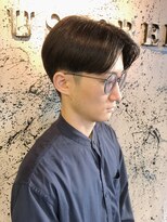 オーパスクリエ (OPUS CREER)&nbsp;メガネにも似合う！！前下がり刈り上げ毛流れセンターパート！！