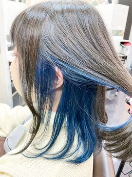 ミシェリー(misherry) タッセルボブ長めボブ金髪ボブ前上がりボブインナーカラーブルー