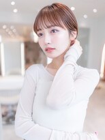 20代30代大人可愛いグレージュカラー斜めバングショートボブ