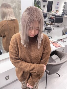 キング 枚方店(K!ng) 【枚方、高槻、梅田】ホワイトベージュ