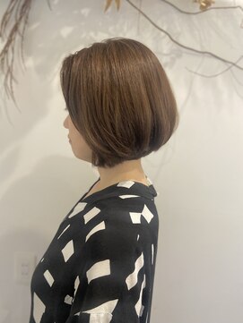 オラ ボーテ(Aura Beaute) 白髪ぼかし×レイヤーボブ